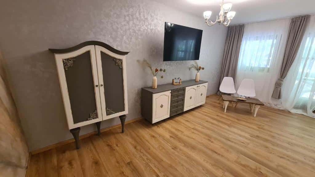 camera delux cu doua paturi la conacul radacinilor in petrosani