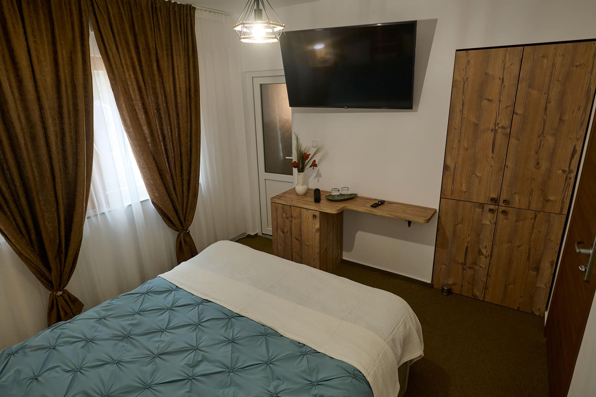 camera single hotel conacul radacinilor in petrosani